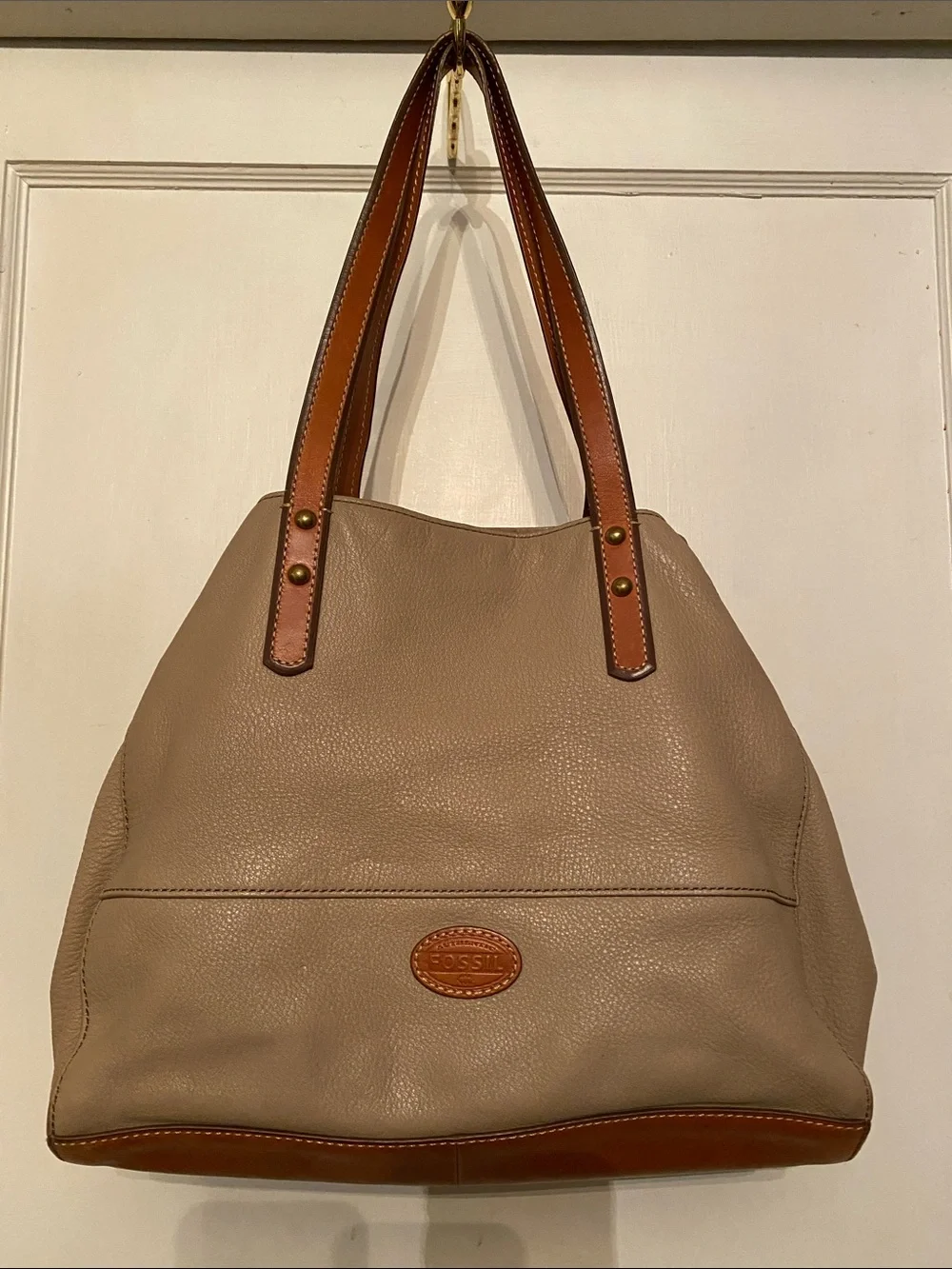 ! Fossil Leather tote 16(13)x10x5”